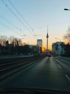 Tramtrasse Richtung Alexanderplatz mit Fernsehturm