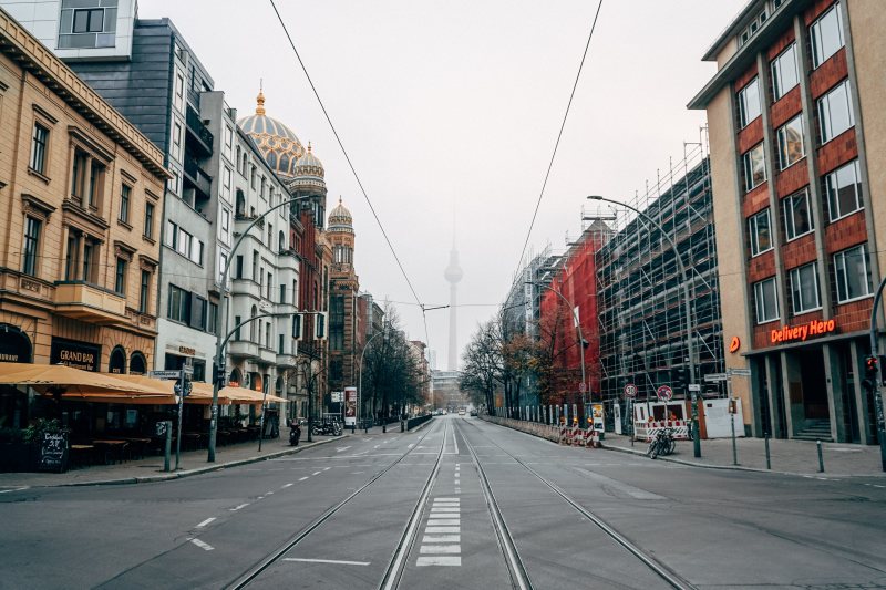 Schienen sind ein Versprechen - Gleise in der Oranienburger Straße